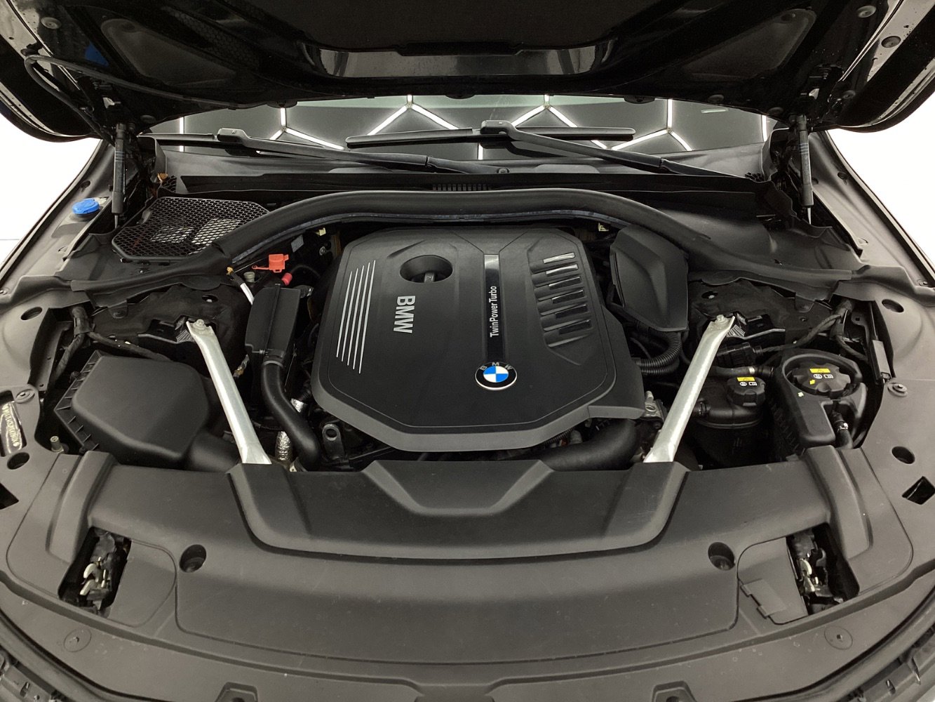 Used 2019 BMW 740i xDrive image 46