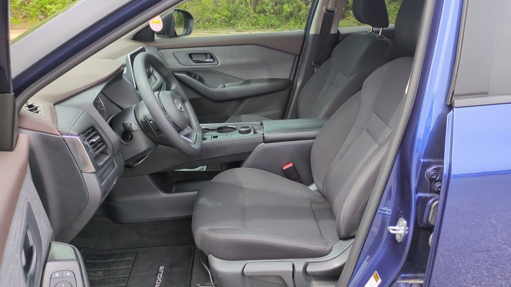 Used 2023 Nissan Rogue S image 11