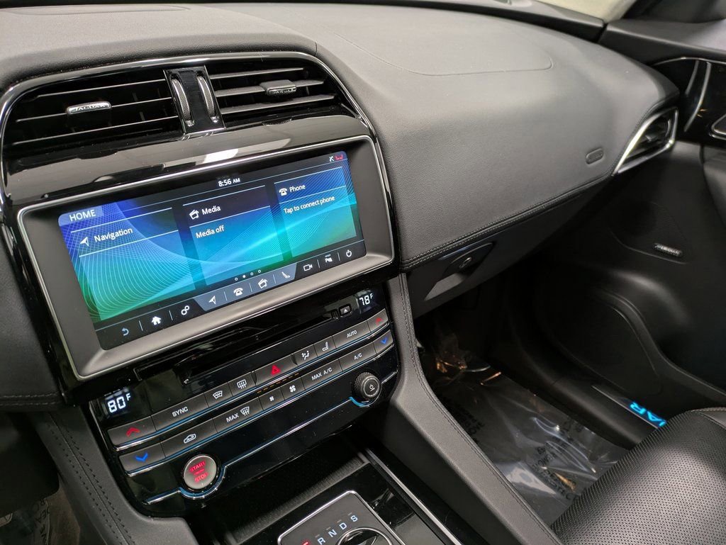 Used 2020 Jaguar F-PACE Prestige image 11