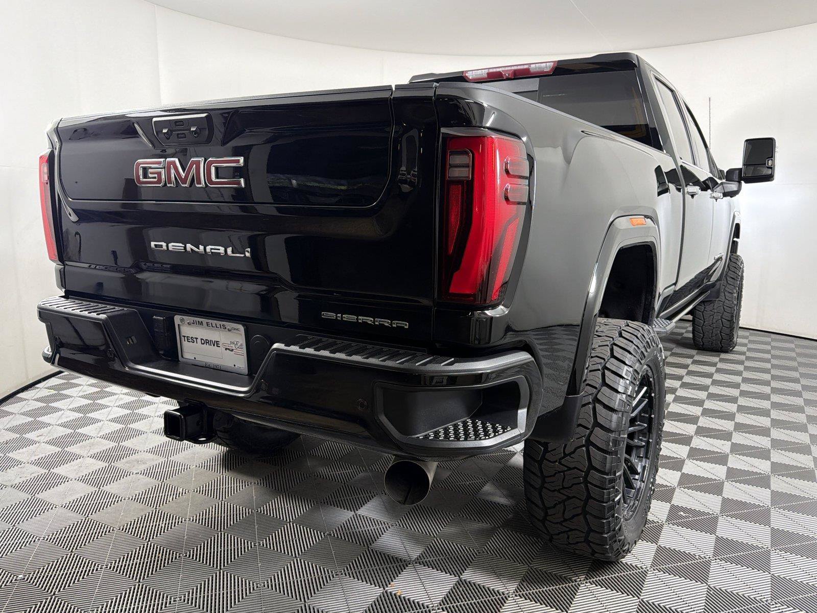 Used 2024 GMC Sierra 2500 Denali AWD/4WD image 6