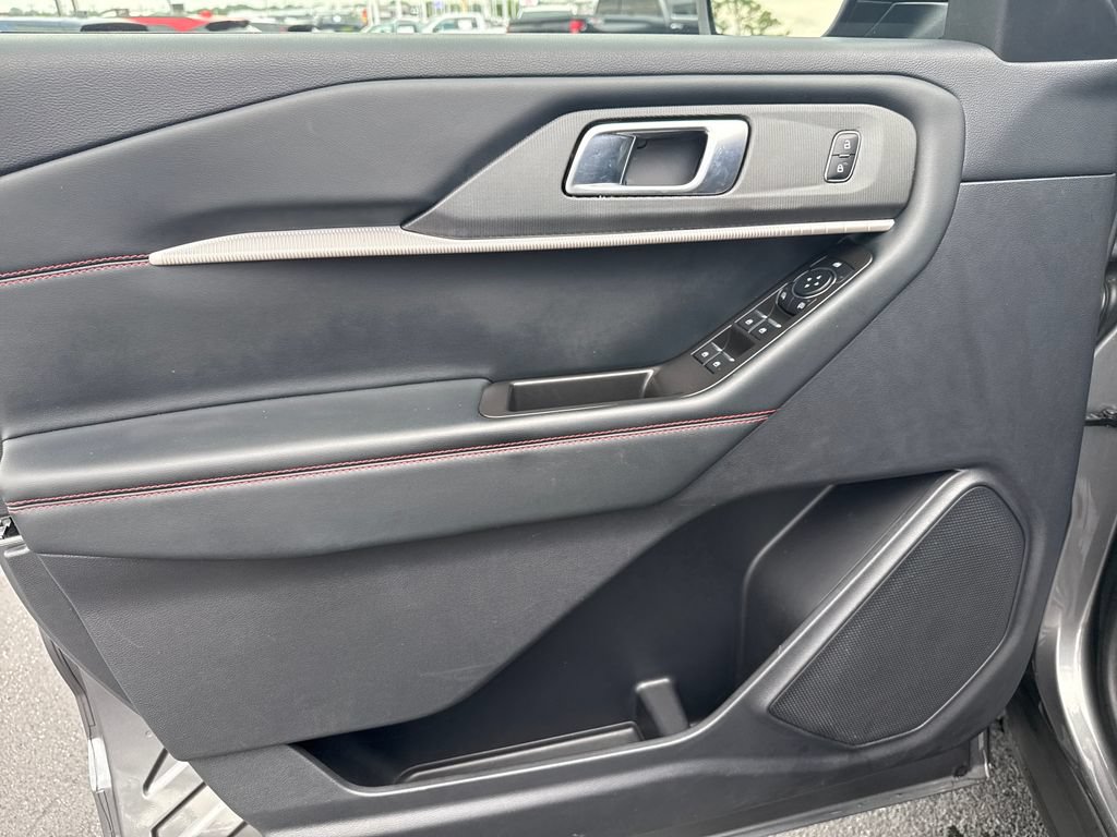 Used 2025 Ford Explorer ST-Line w/ ST-Line Street Pack AWD/4WD image 12