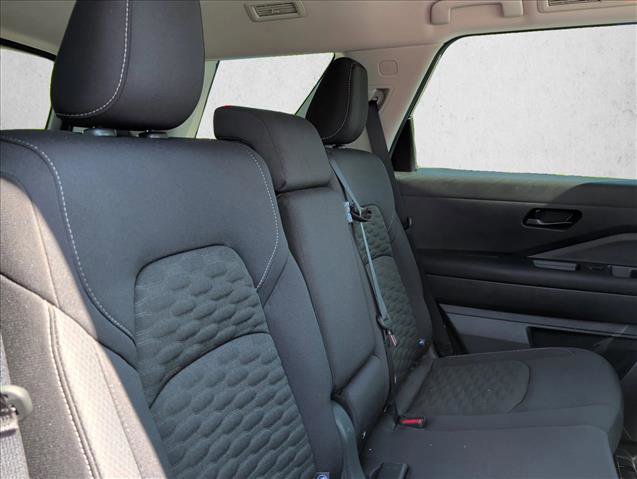 Used 2024 Nissan Pathfinder SV image 21