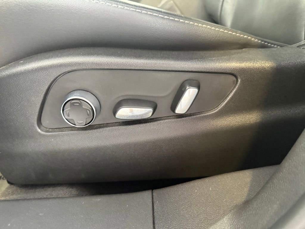 Used 2025 Cadillac XT4 Premium Luxury FWD image 24