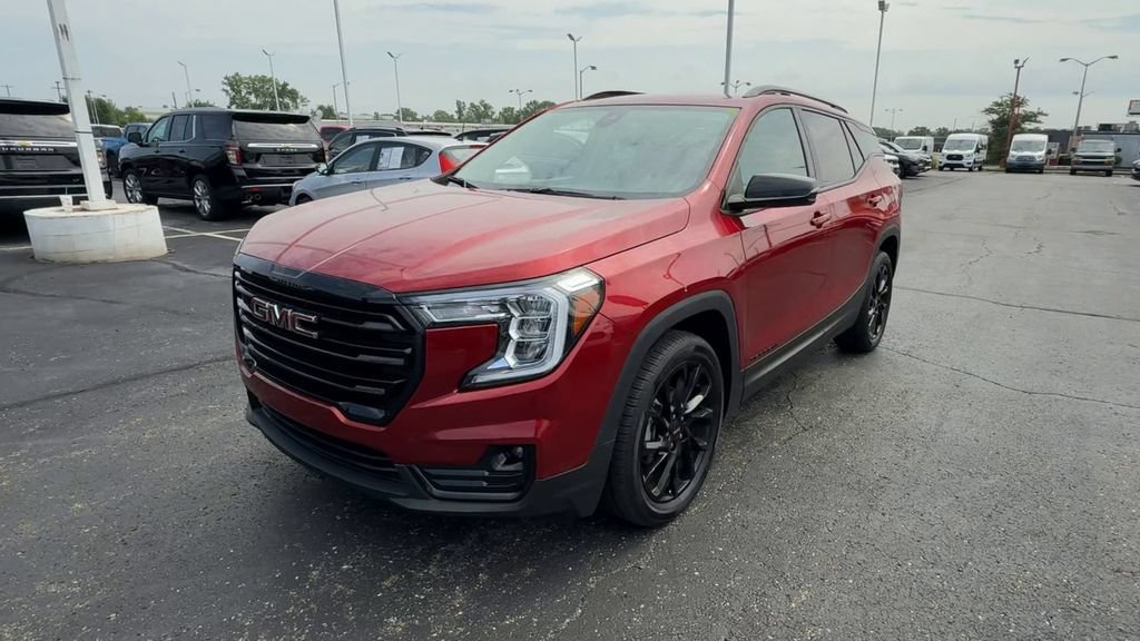 Used 2023 GMC Terrain SLT w/ Elevation Edition FWD image 4