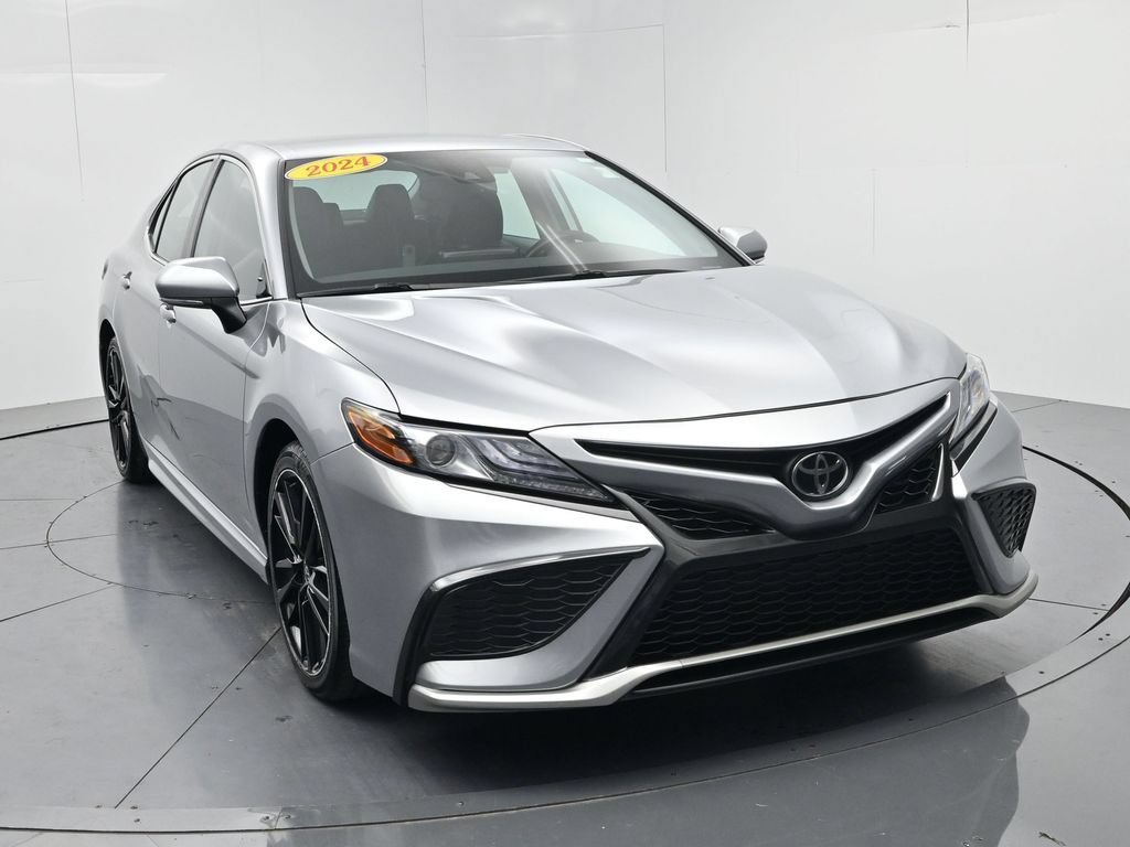 Used 2024 Toyota Camry XSE FWD image 2