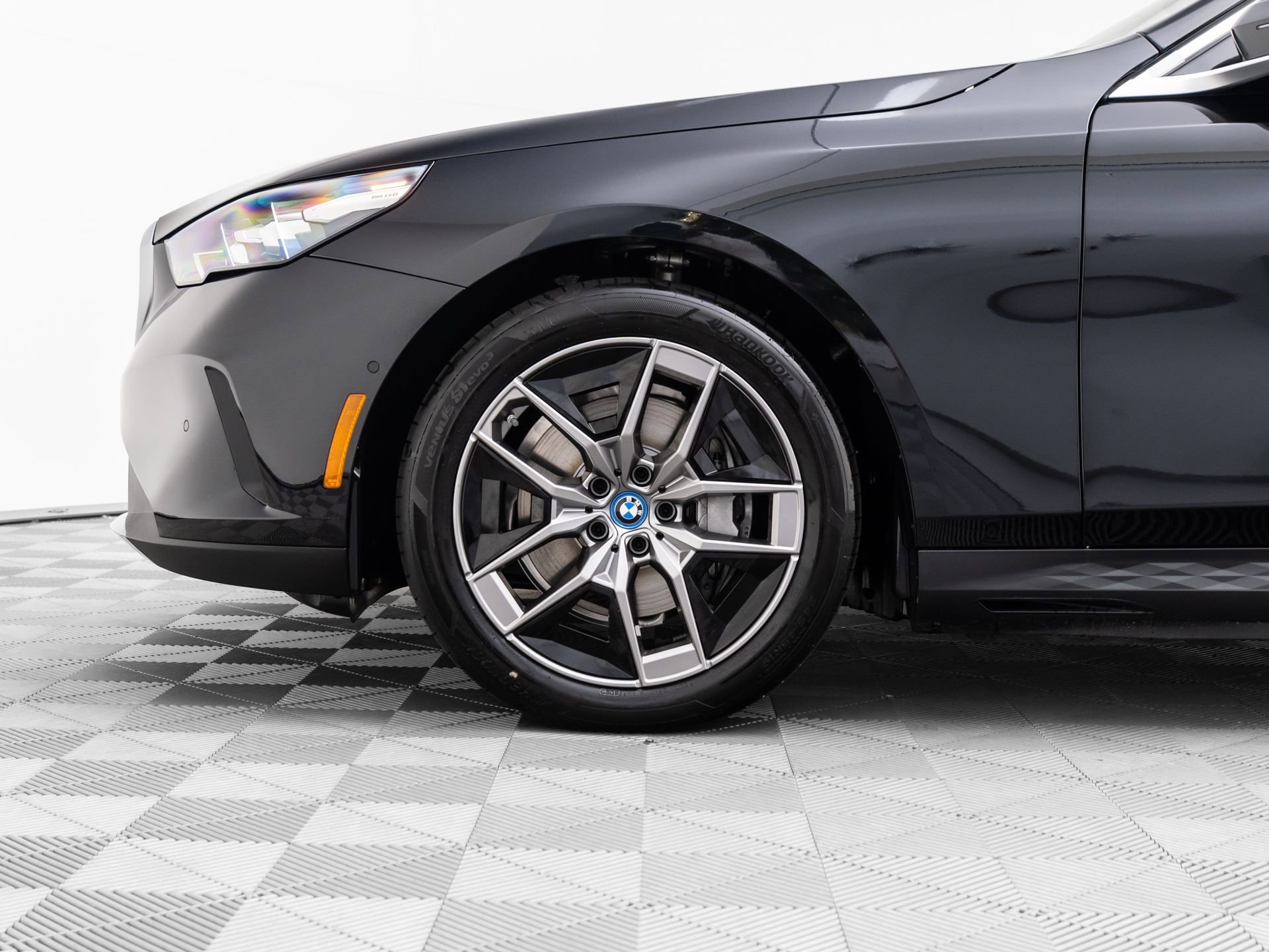 Certified 2025 BMW i5 xDrive40 w/ Premium Package image 30