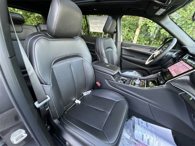 New 2025 Jeep Grand Cherokee Limited image 15
