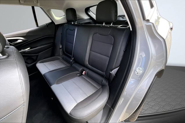 Used 2025 Chevrolet Trax LT FWD image 21