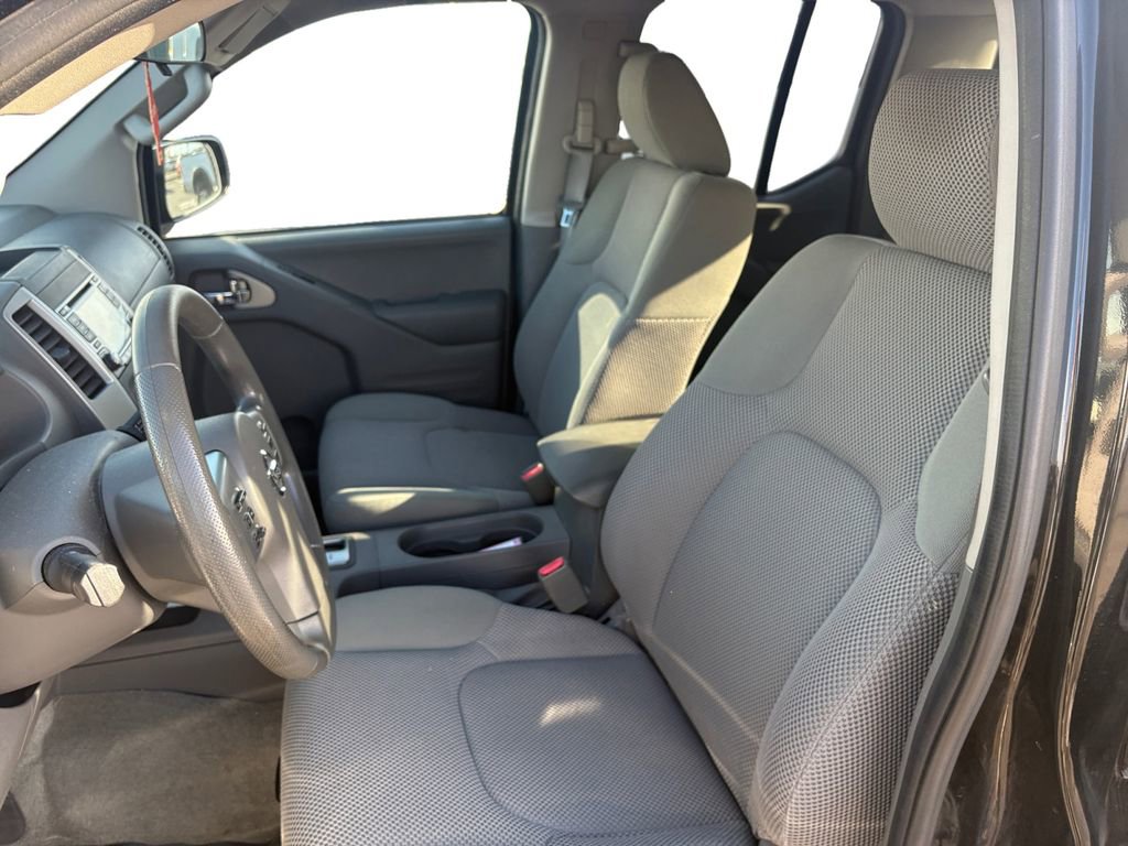 Used 2016 Nissan Frontier SV image 9