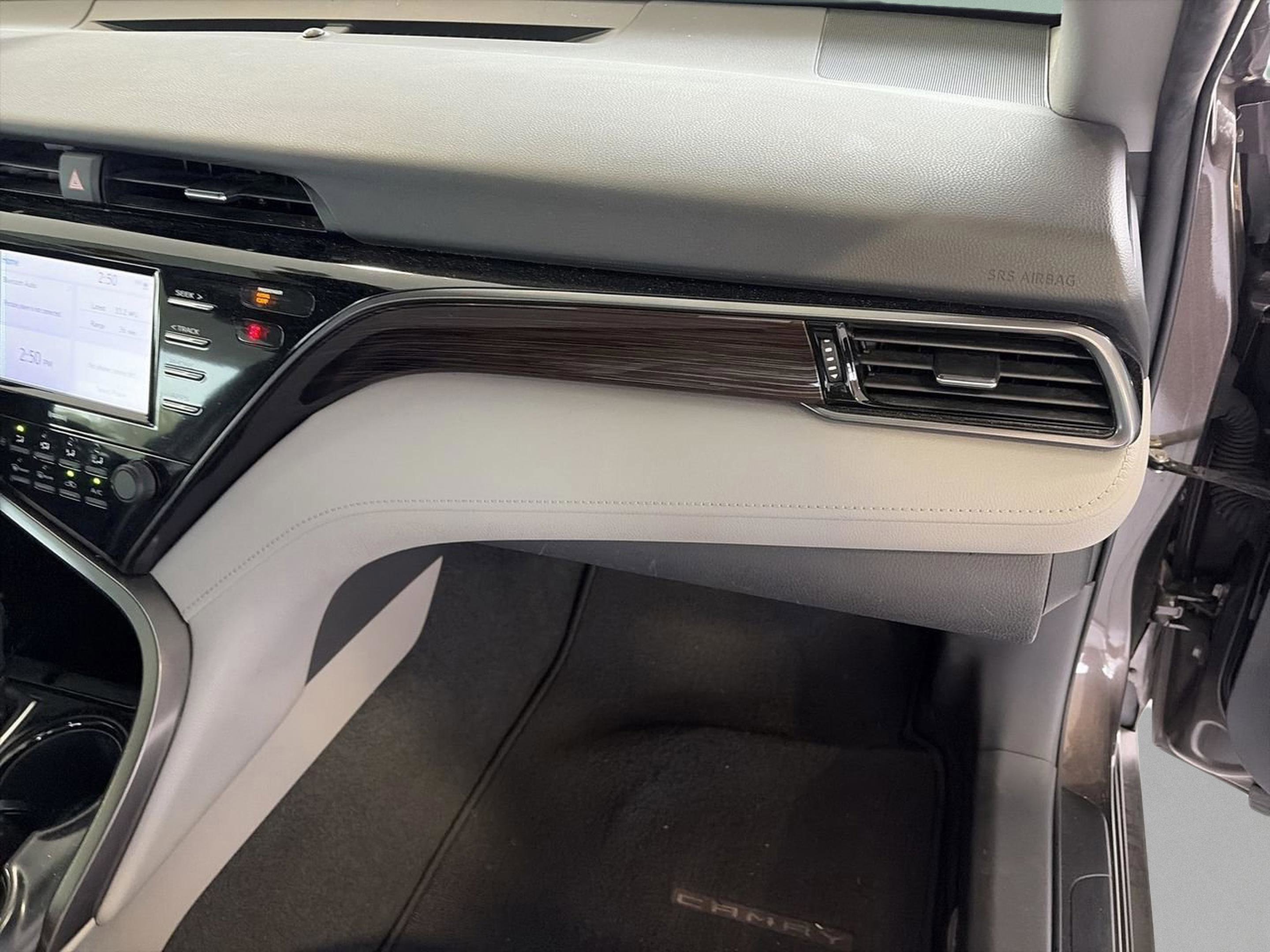 Used 2020 Toyota Camry LE image 20