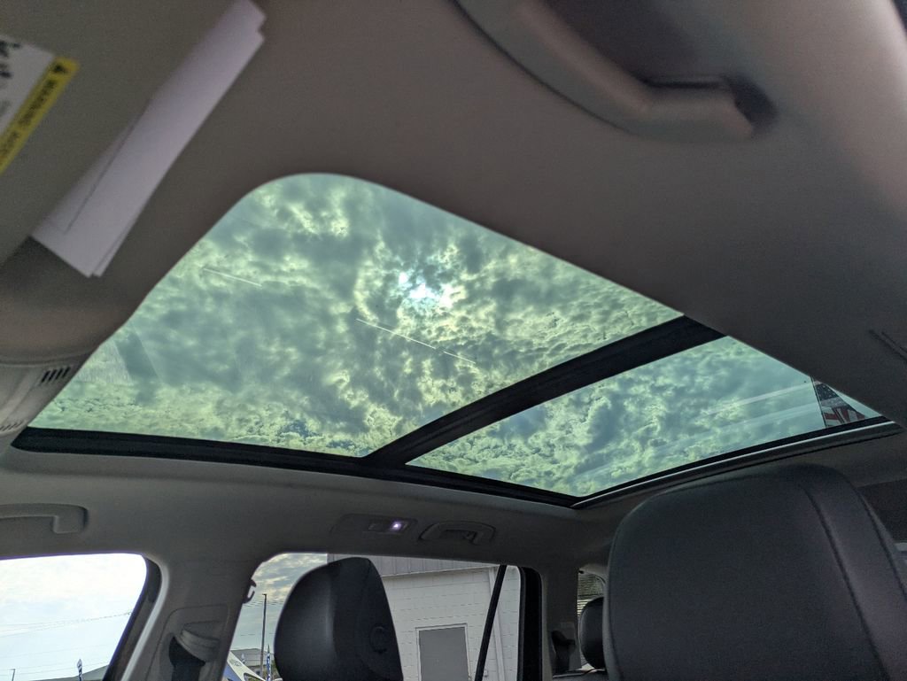 Used 2019 Volkswagen Tiguan SE w/ Panoramic Sunroof Package FWD image 20