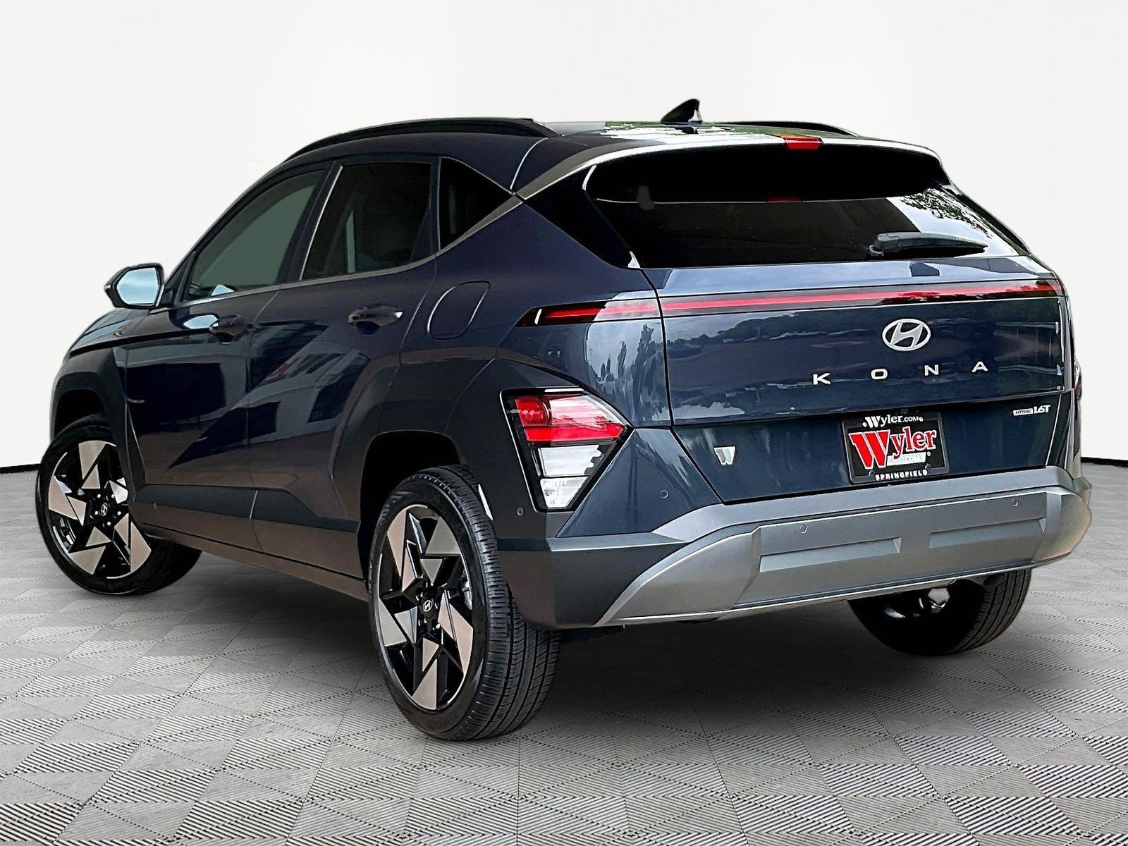 Used 2024 Hyundai Kona Limited AWD/4WD image 4