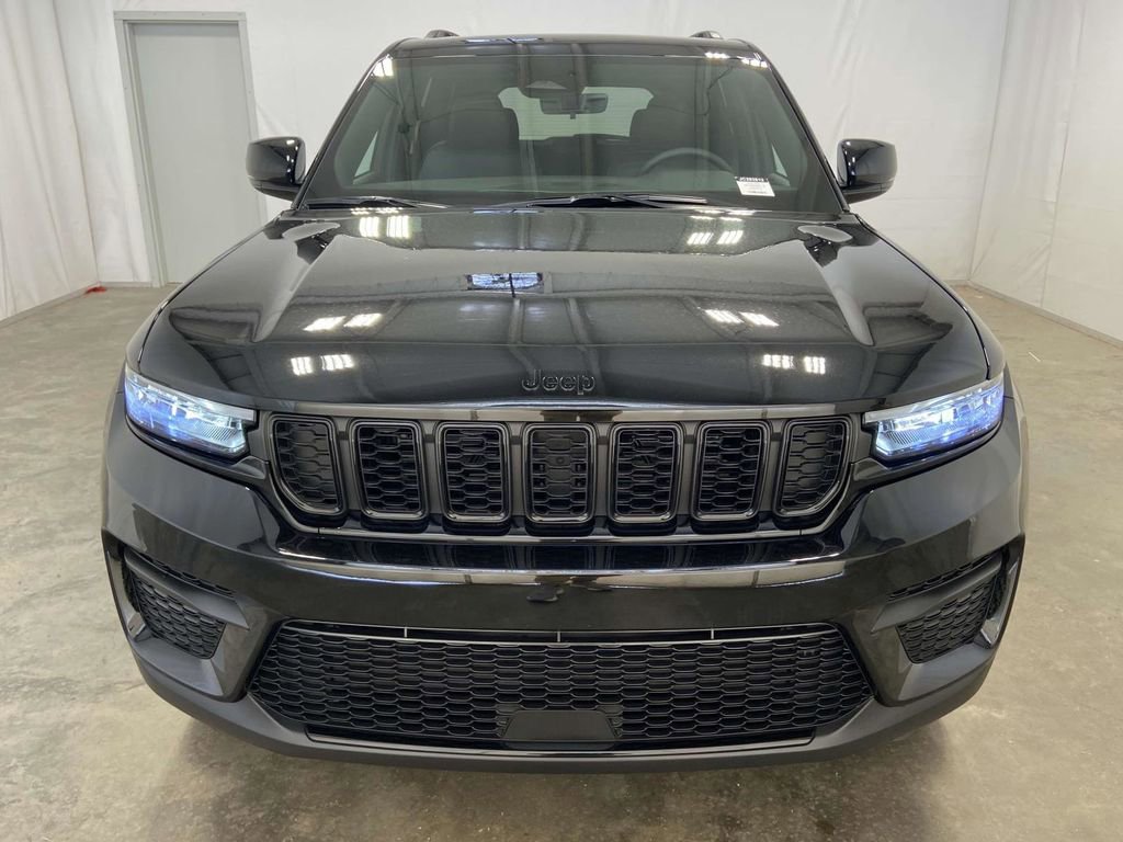 New 2025 Jeep Grand Cherokee Altitude image 6
