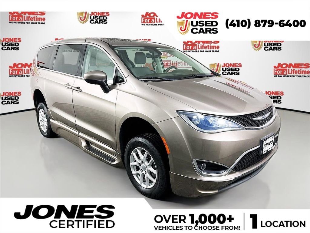 Used 2017 Chrysler Pacifica Touring Plus image 1