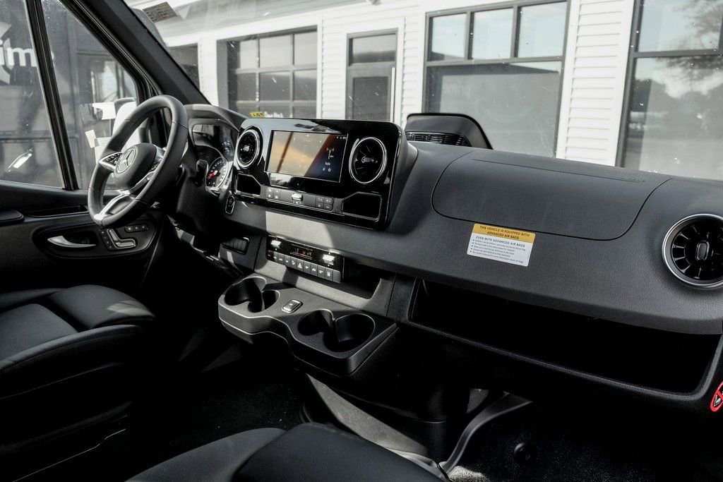 Used 2025 Mercedes-Benz Sprinter 2500 image 23