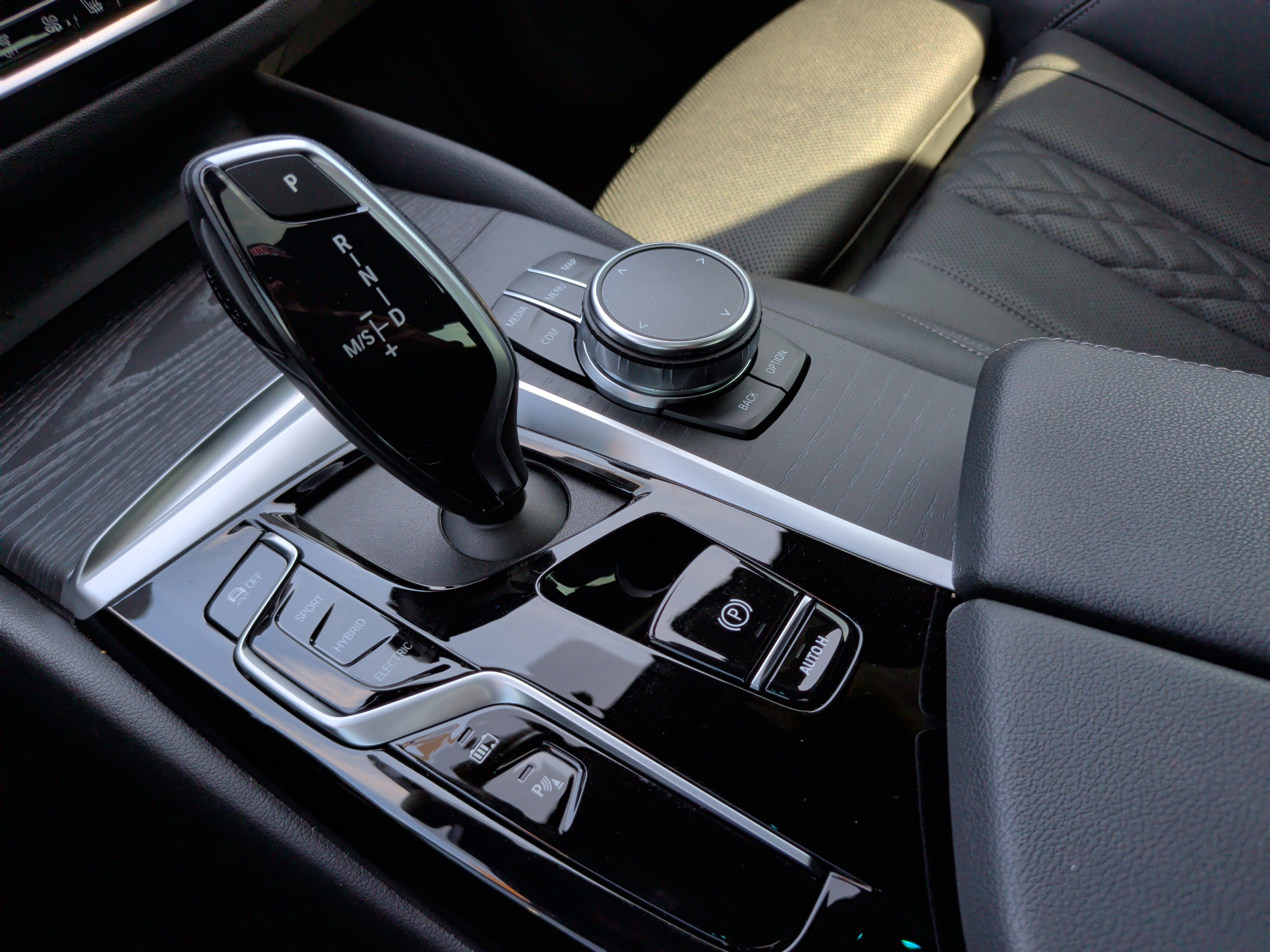 Certified 2023 BMW 530e w/ Premium Package image 21