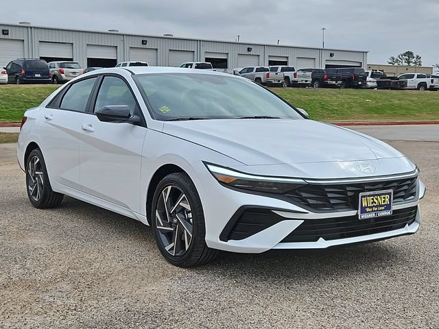 Used 2025 Hyundai Elantra SEL FWD image 3