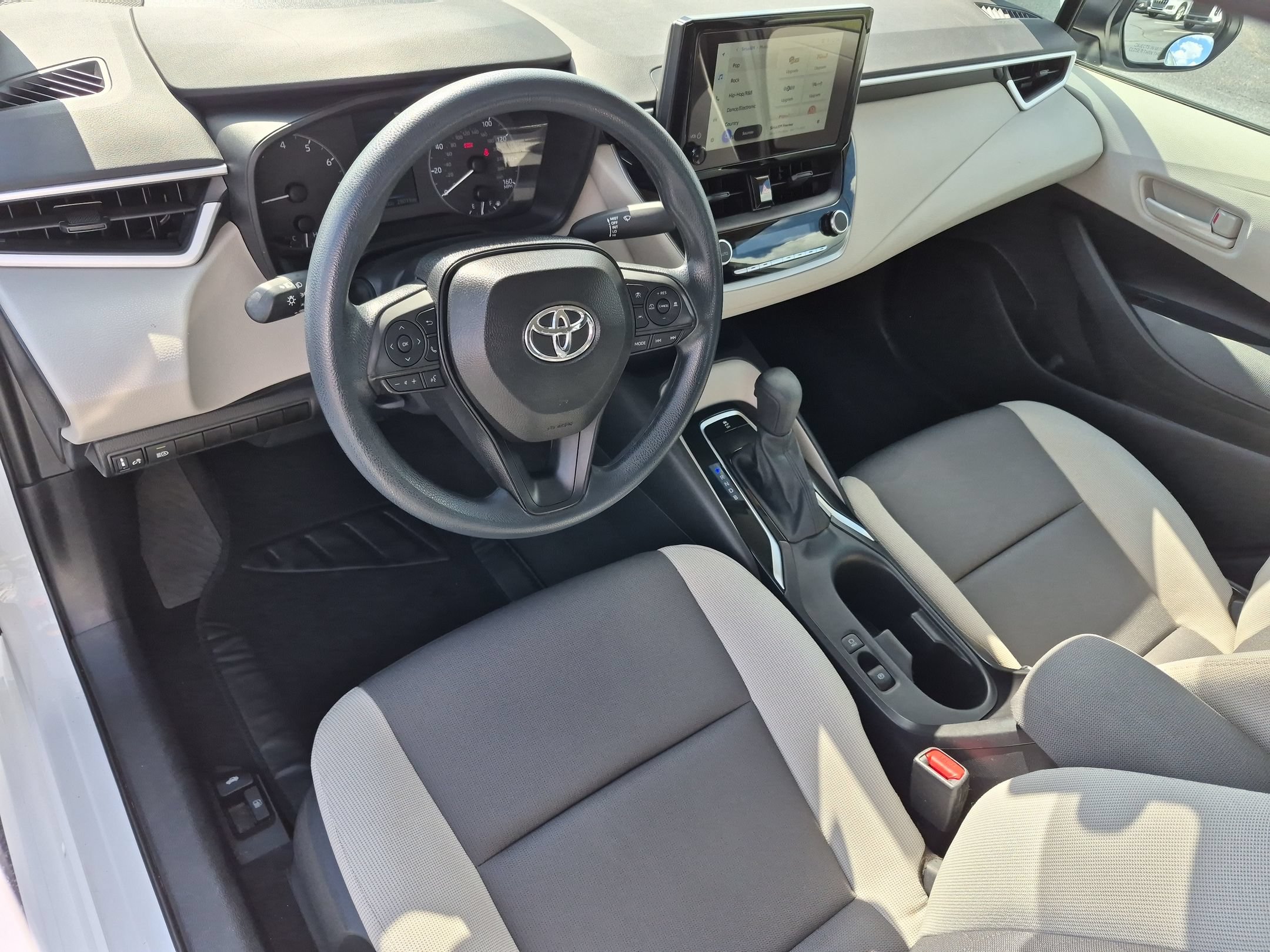 Used 2025 Toyota Corolla LE FWD image 15