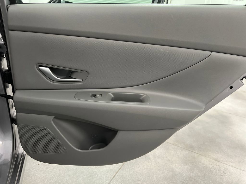 Used 2025 Hyundai Elantra SEL image 17