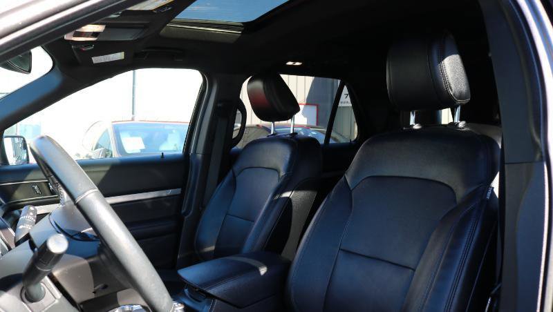 Used 2018 Ford Explorer XLT w/ Equipment Group 202A AWD/4WD image 11