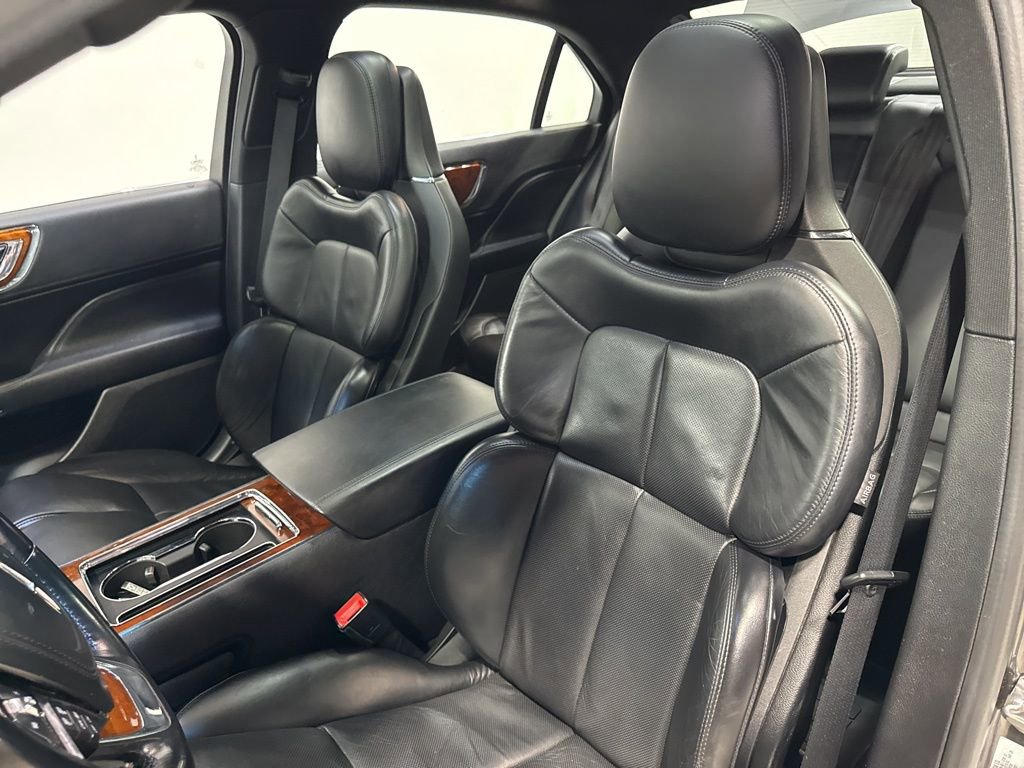 Used 2017 Lincoln Continental Reserve AWD/4WD image 31