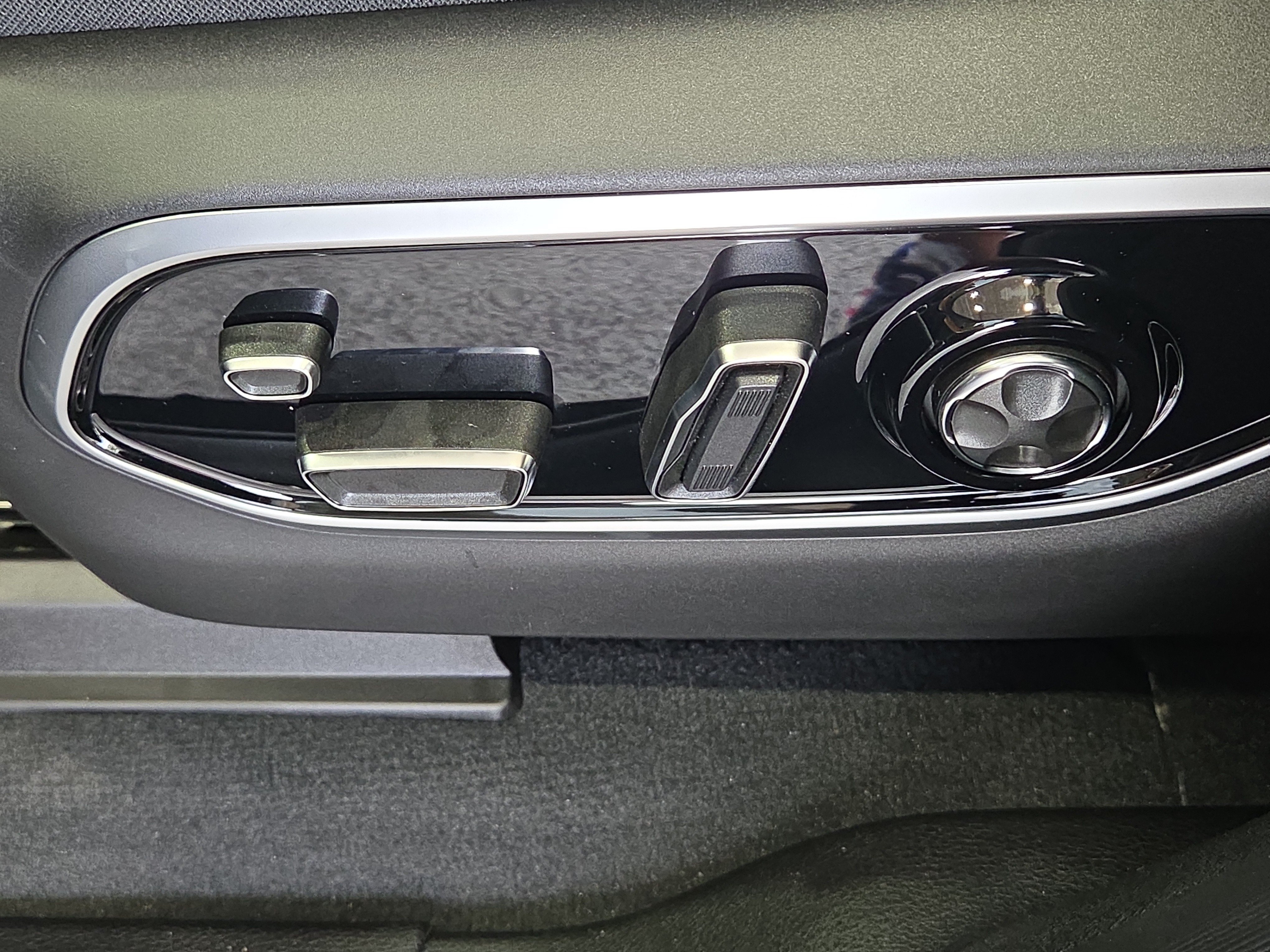 New 2025 Jeep Grand Cherokee L Summit AWD/4WD image 19