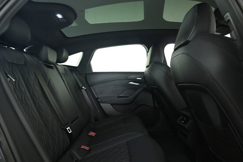 New 2025 Audi S6 e-tron Premium Plus AWD/4WD image 16