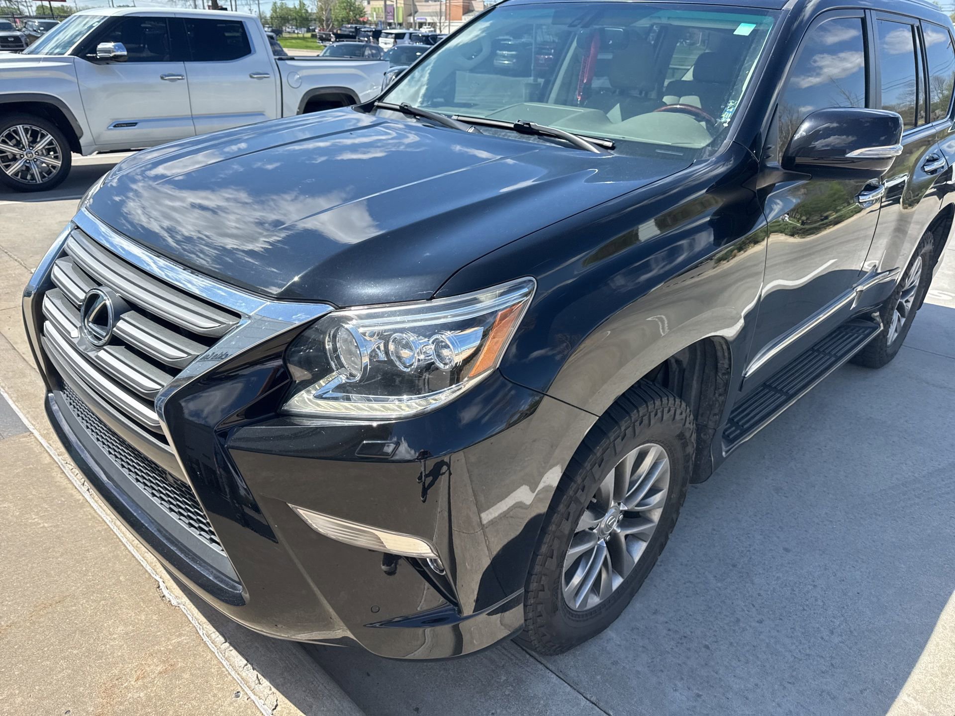 Used 2017 Lexus GX 460 Luxury w/ Preferred Accessory Package image 2