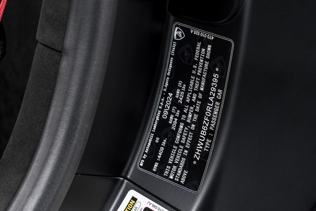 Used 2024 Lamborghini Huracan Tecnica RWD image 11