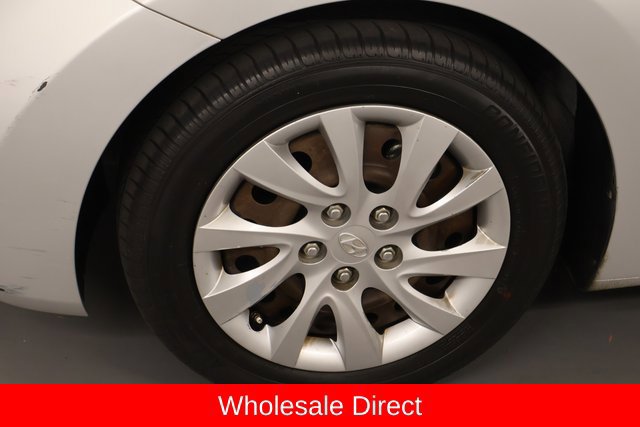 Used 2012 Hyundai Elantra GLS FWD image 7