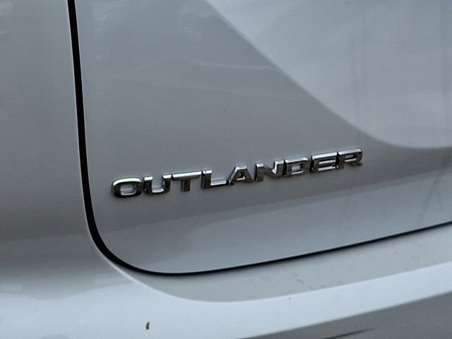 New 2025 Mitsubishi Outlander SEL image 17