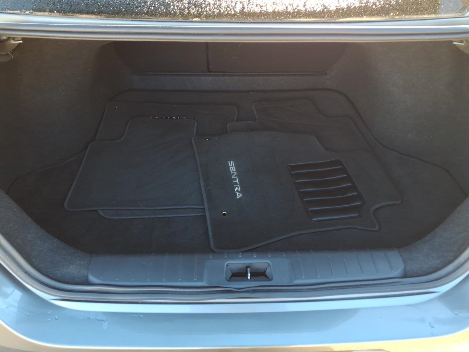 Used 2025 Nissan Sentra SR FWD image 15
