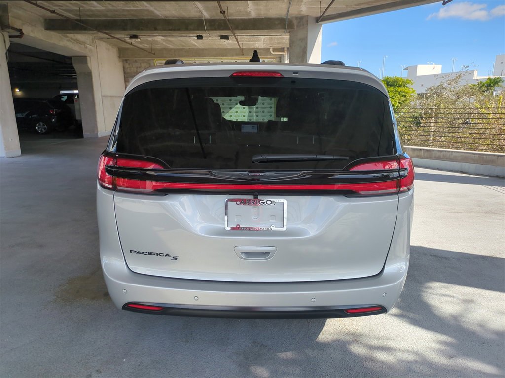New 2026 Chrysler Pacifica Select image 6