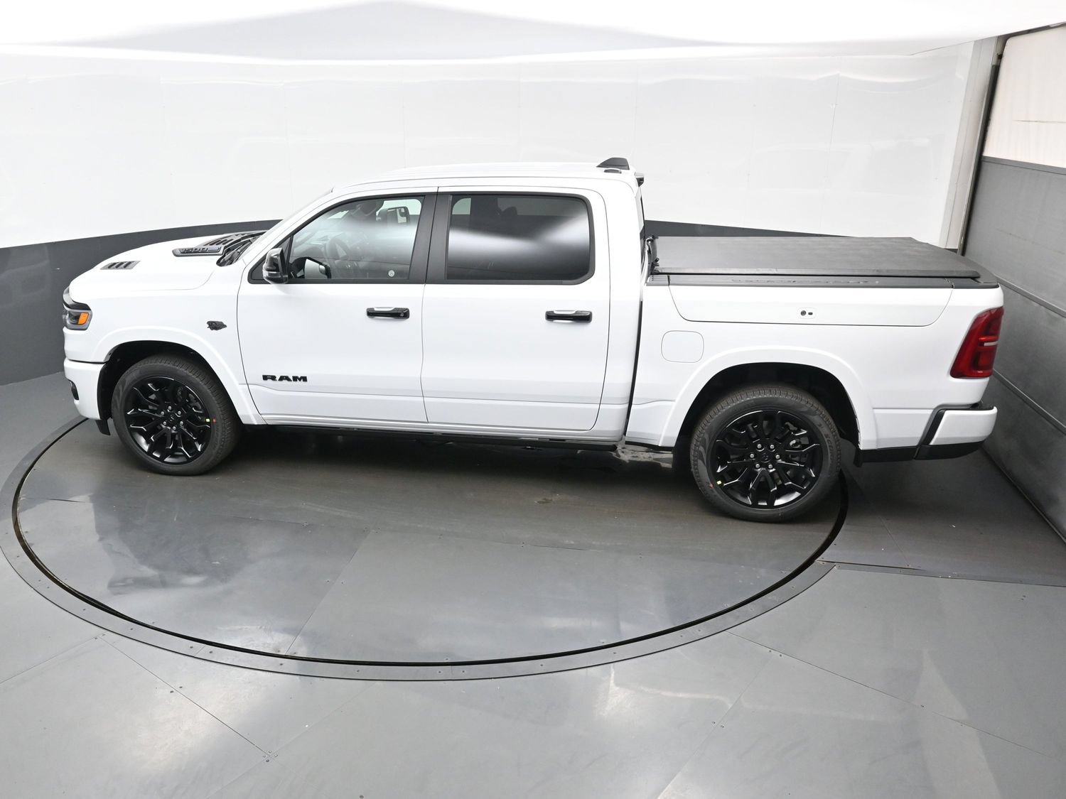 New 2027 RAM 1500 Limited AWD/4WD image 22
