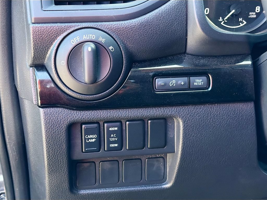 Used 2024 Nissan Titan SV w/ SV Convenience Package AWD/4WD image 10