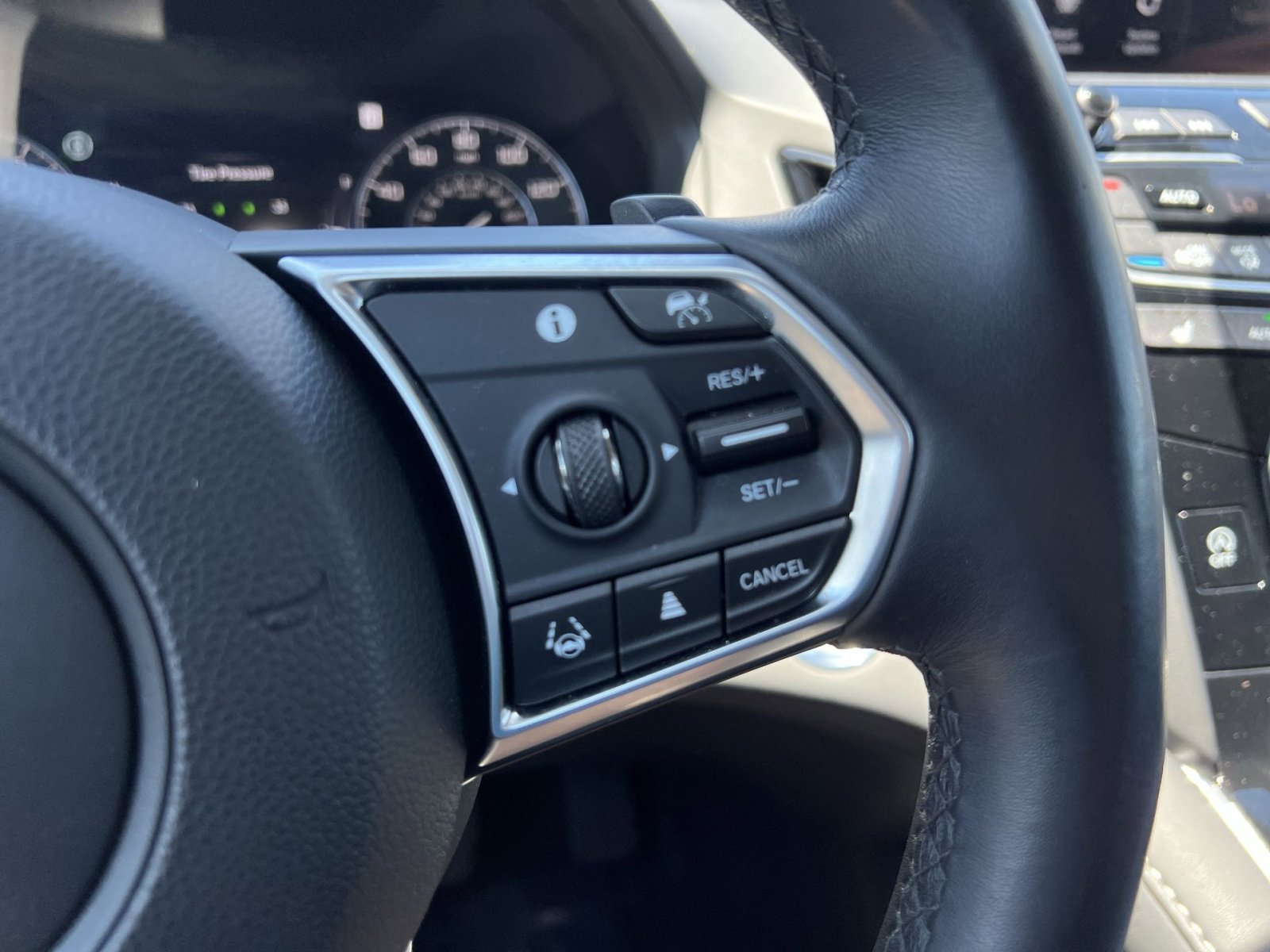 Certified 2024 Acura RDX SH-AWD w/ Technology Package image 33