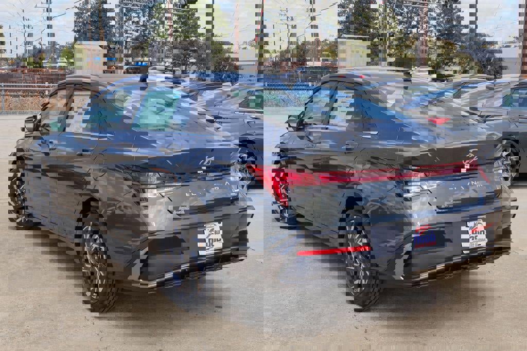 New 2026 Hyundai Elantra Limited image 2