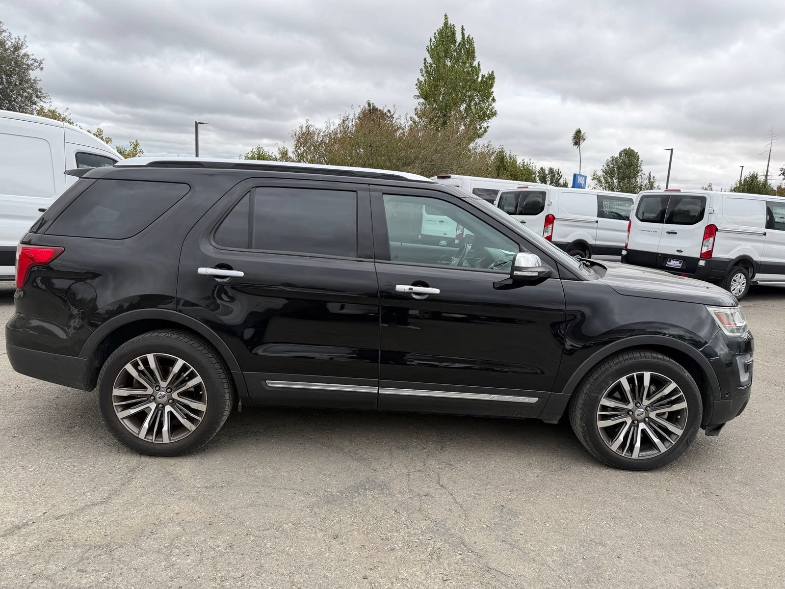 Used 2017 Ford Explorer Platinum AWD/4WD image 6