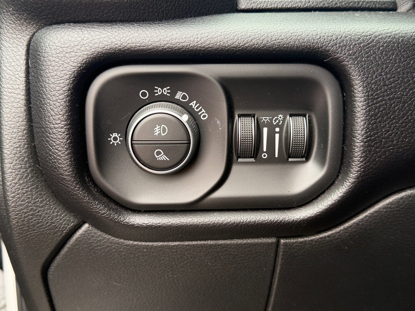 Used 2020 RAM 2500 Laramie AWD/4WD image 13