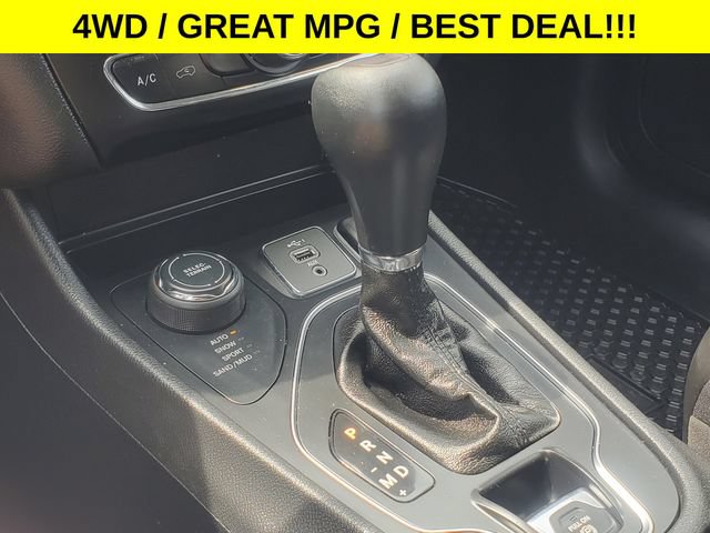 Used 2020 Jeep Cherokee Latitude Plus w/ Cold Weather Group AWD/4WD image 24