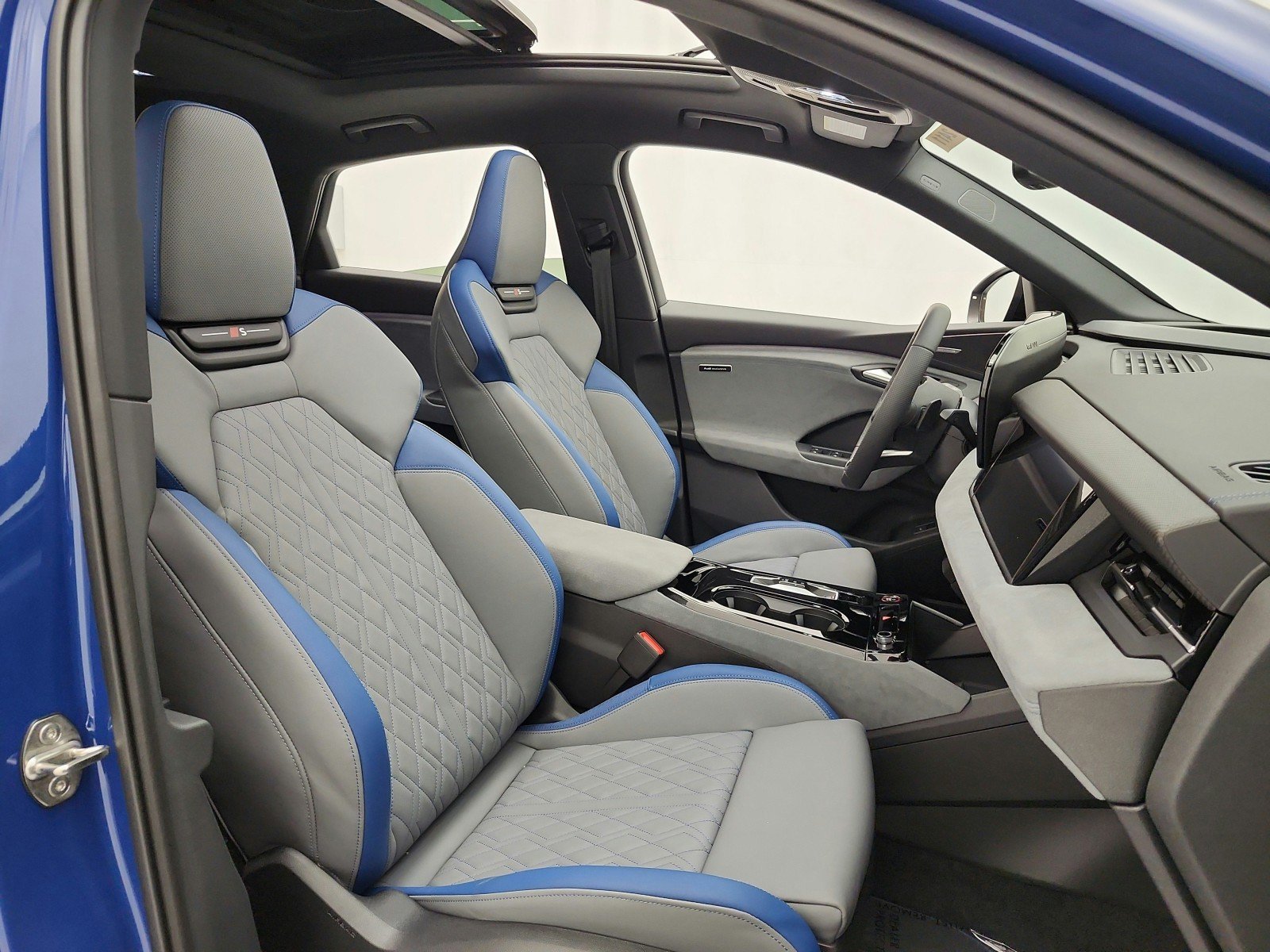 New 2027 Audi SQ6 e-tron Prestige AWD/4WD image 15