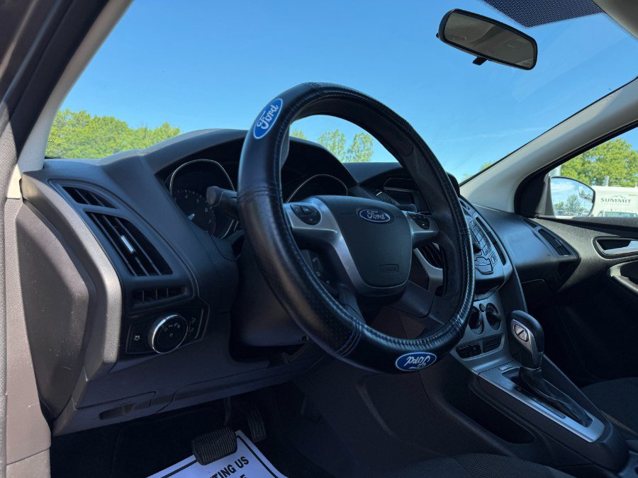 Used 2014 Ford Focus SE FWD image 14