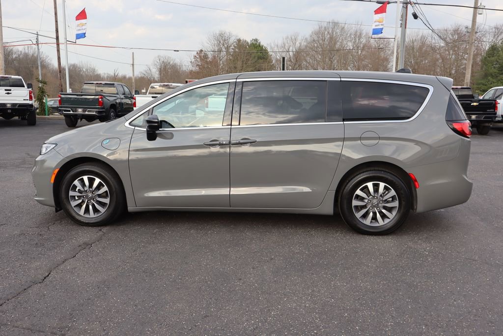Used 2025 Chrysler Pacifica Select image 35