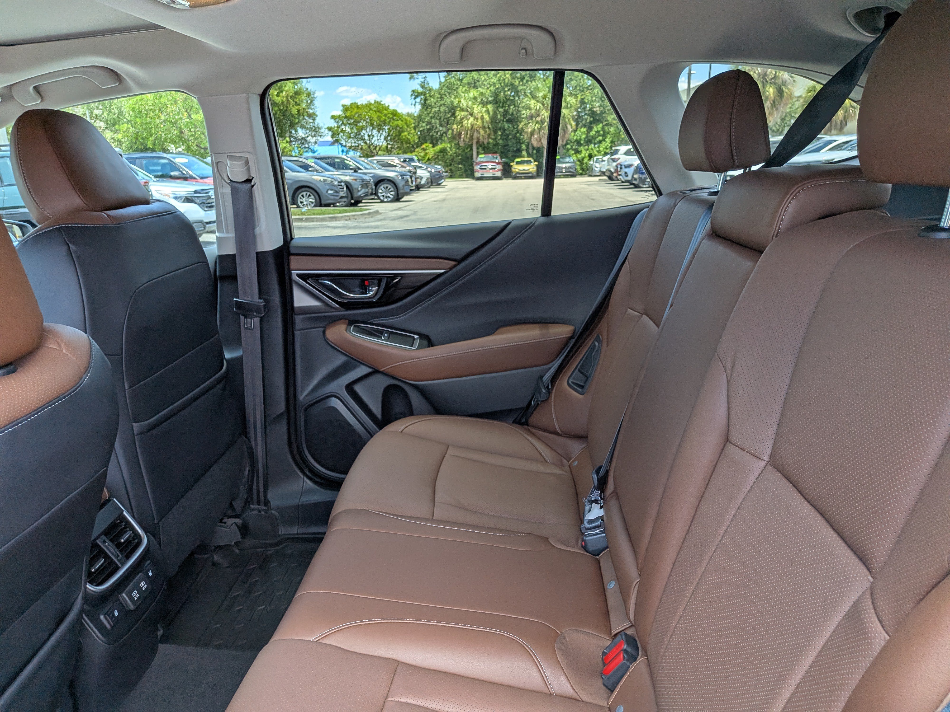 Used 2020 Subaru Outback Touring AWD/4WD image 13