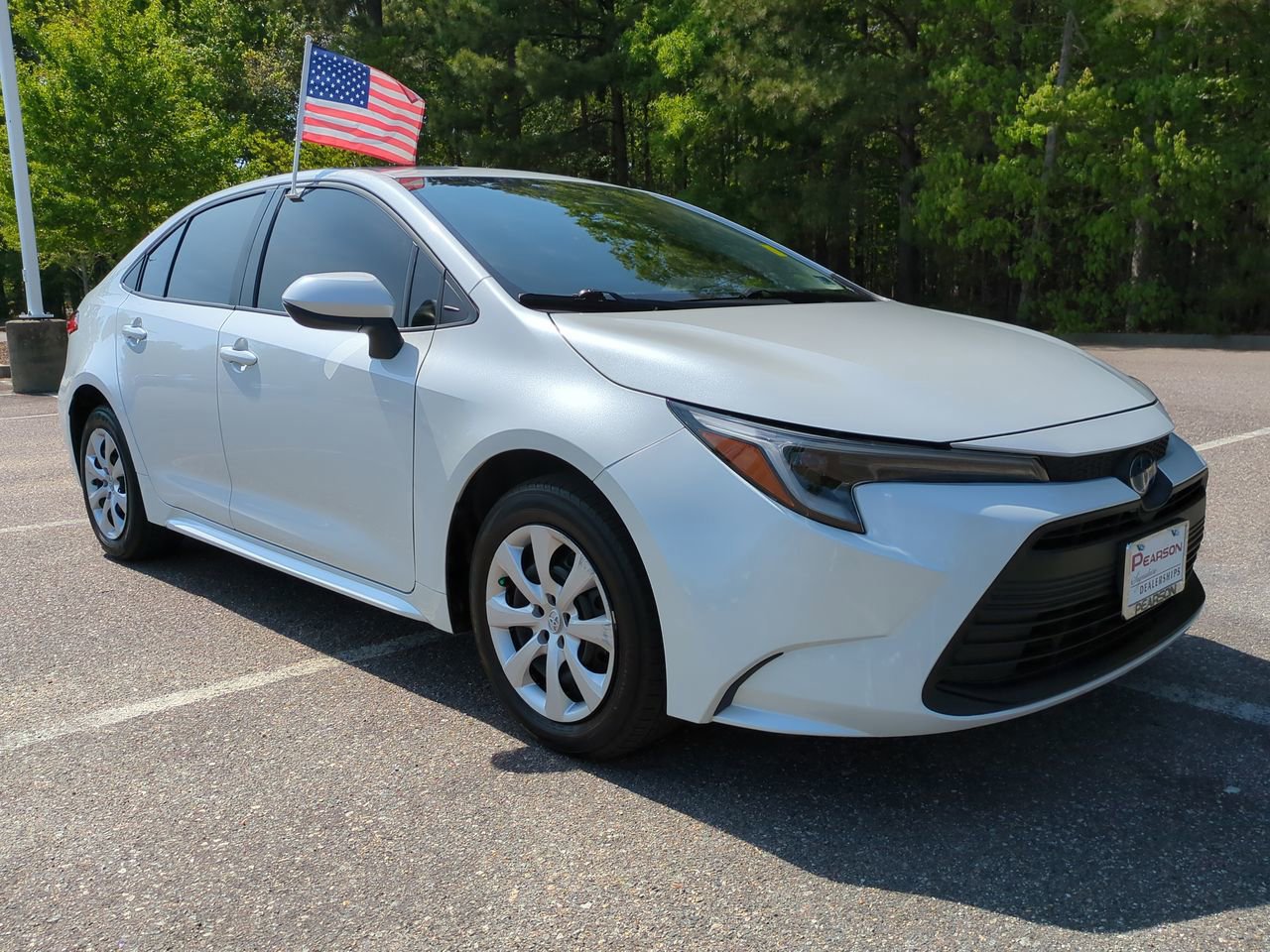 Used 2024 Toyota Corolla LE FWD image 2