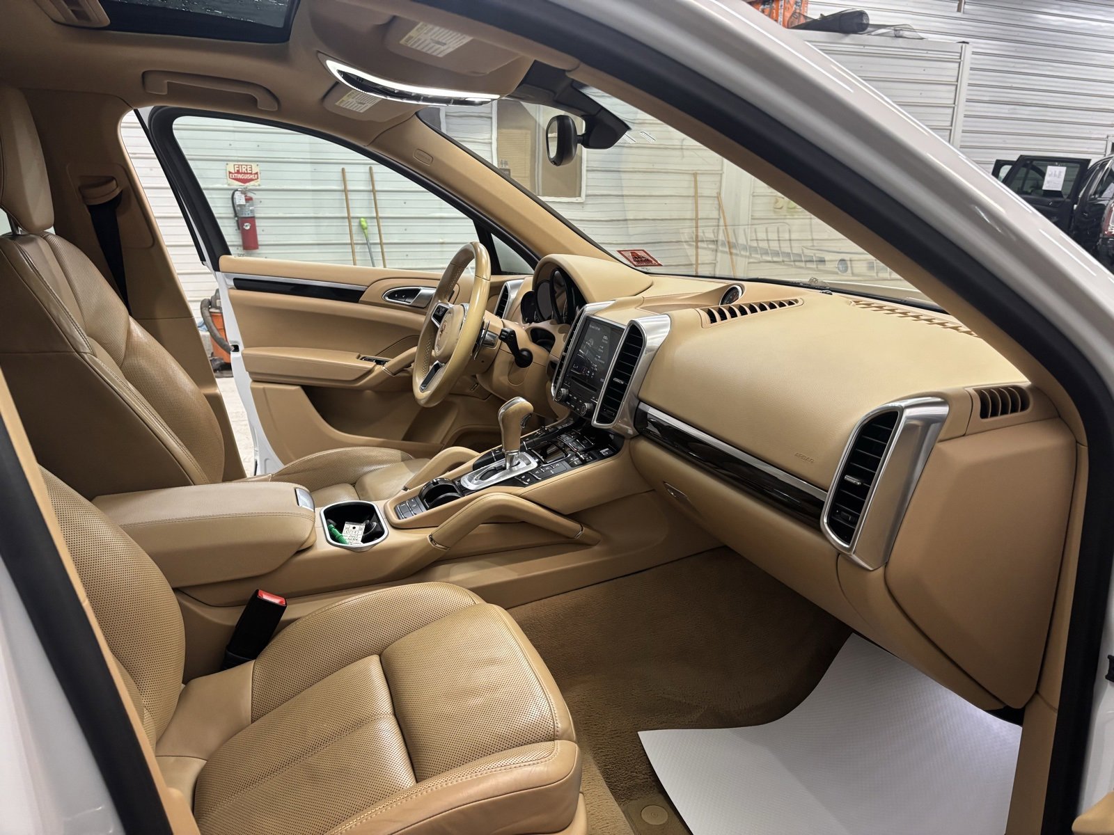 Used 2017 Porsche Cayenne Platinum Edition image 26