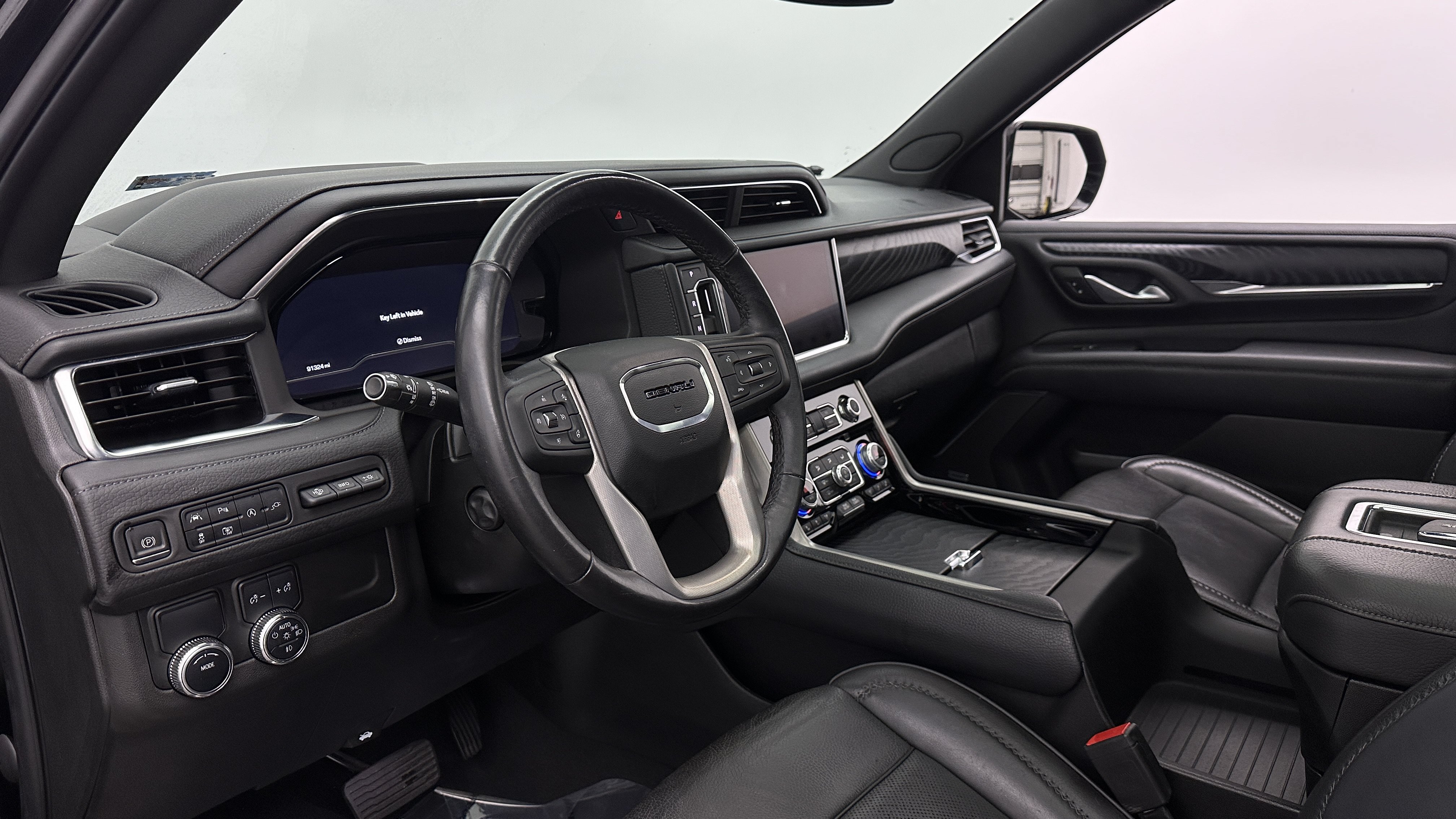 Used 2022 GMC Yukon Denali RWD image 12