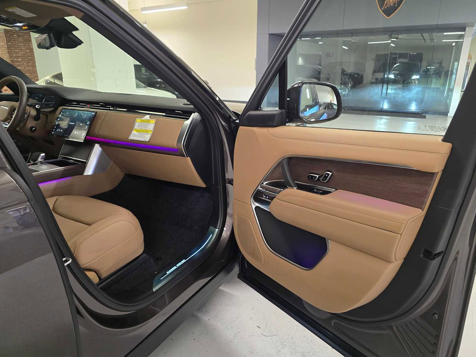 New 2026 Land Rover Range Rover SE image 12