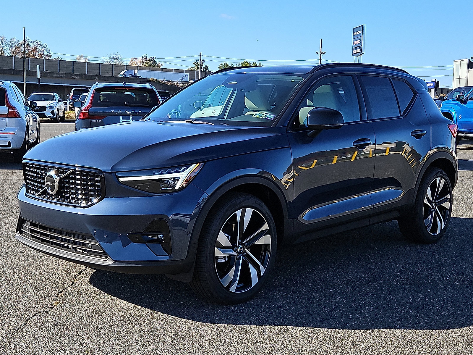 New 2026 Volvo XC40 B5 Ultra w/ Protection Package Premier AWD/4WD image 3