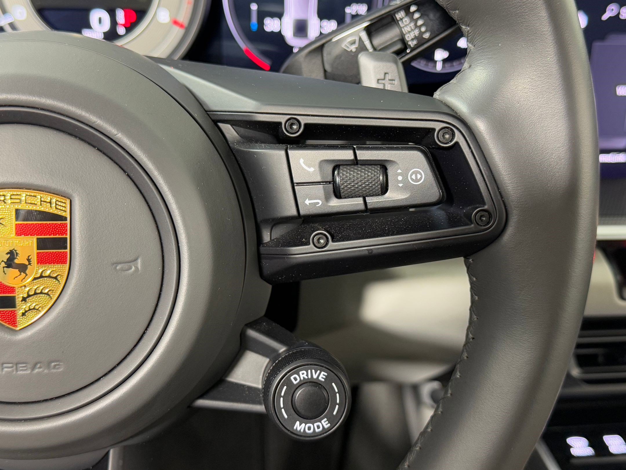 Used 2022 Porsche 911 Turbo image 20